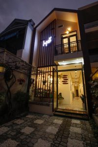 Huế Eco Homestay về đêm với không gian ánh đèn ấm áp